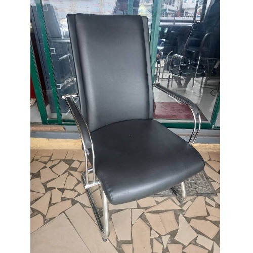 QUALITY BLACK EXECUTIVE OFFICE CHAIR - AVAILABLE (MOBIN)